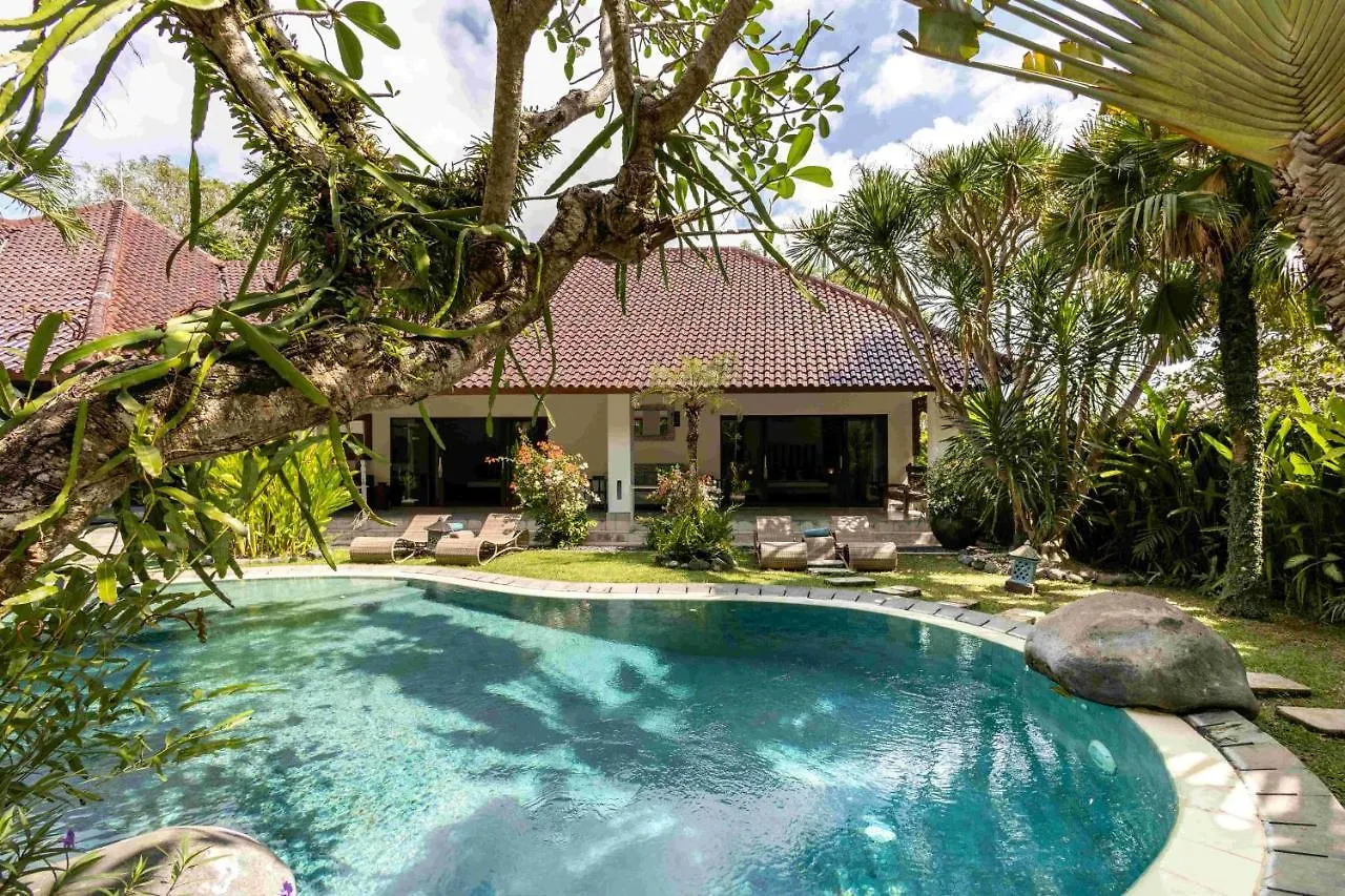 Relaxing Tropical Oasis Nestled Between Canggu & Seminyak Villa
