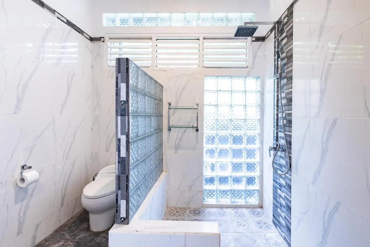 Villa Relaxing Tropical Oasis Nestled Between Canggu & Seminyak