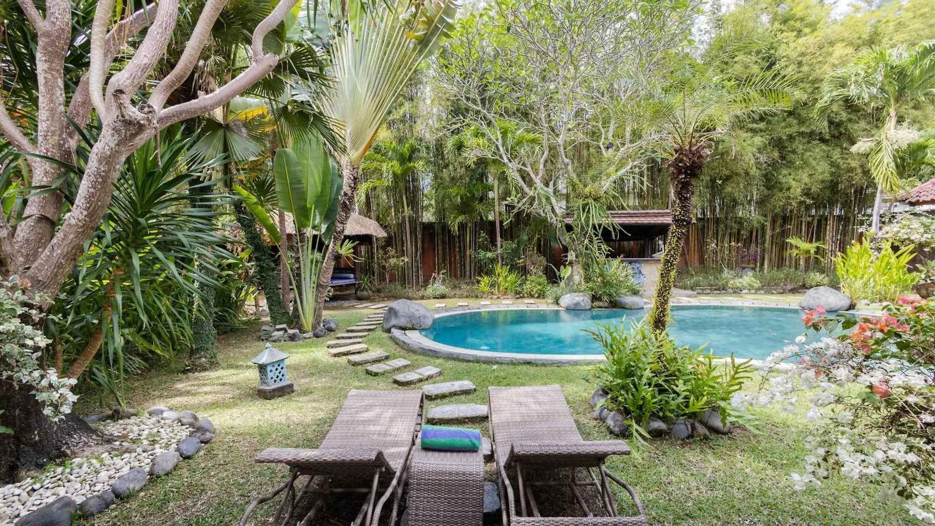 Relaxing Tropical Oasis Nestled Between Canggu & Seminyak Indonesië